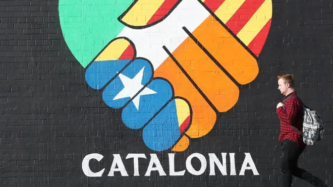 北爱尔兰贝尔法斯特一面声援加泰罗尼亚独立的壁画（11/10/2017）