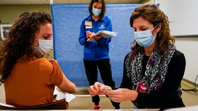 Coronavirus: Pfizer/BioNTech Covid 19 vaccine Covid-19