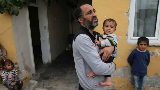 Carruurta reer Suuriya ee Turkiga qaxootiga ku ah waxa haysata dhibaato dhanka waxbarashada ah.