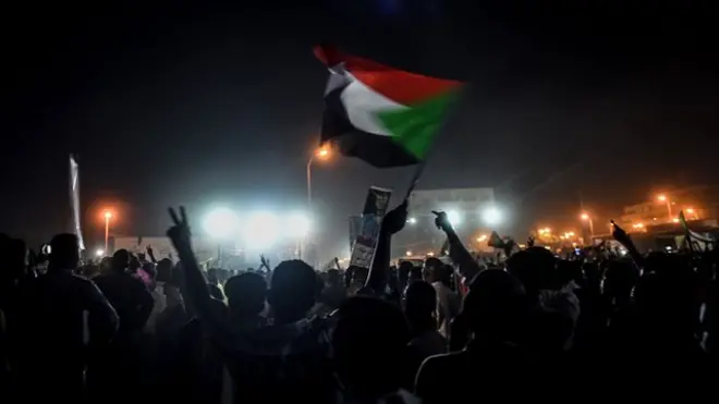 "قوى الحرية والتغيير لم تلتزم بالاتفاق المبرم مع المجلس العسكري" - الفريق عبد الفتاح البرهان