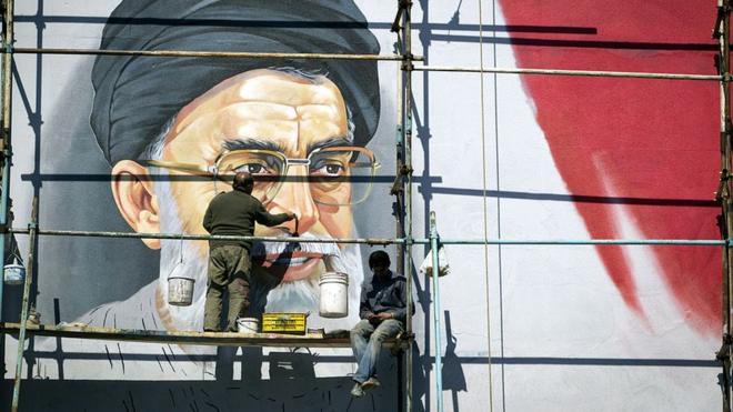 آیت‌الله خامنه‌ای که ۸۱ سال سن دارد از ۵۰ سالگی رهبری جمهوری اسلامی را به دست گرفته