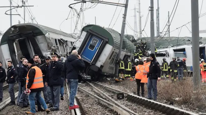 Поезд в 6:17 выехал из небольшого городка Кремона в 80 км от Милана