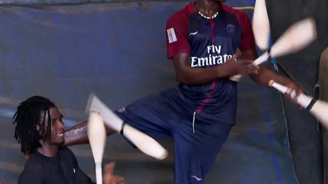 A Conakry, des enfants échappent à la rue grâce au cirque