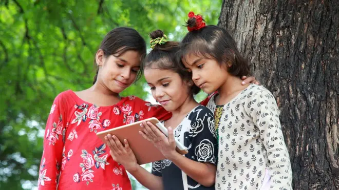 बच्ची, टैबलेट, शिक्षा