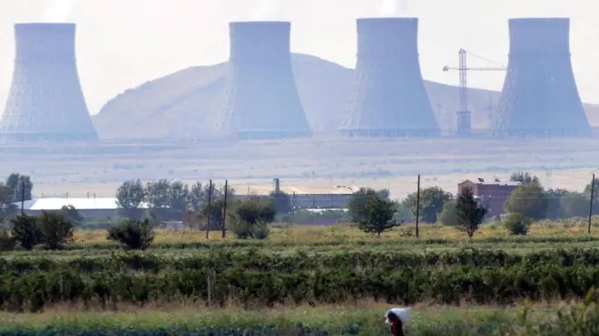 Оскільки один із двох енергоблоків закрили, сьогодні на АЕС працює лише 900 людей