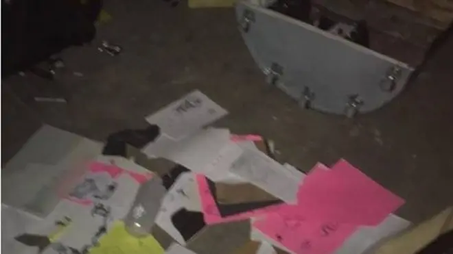 Фото обшуків, оприлюднені адміністрацією Jugendhub. Керівництво клубу заявляє, що правоохоронці застосовували проти відвідувачів неправомірну силу