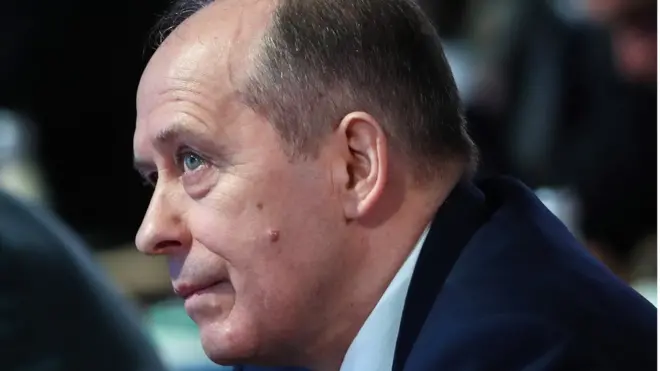 Депутатам показали презентацию, в которой были указаны СМИ, участвующие в "информационной войне" против России