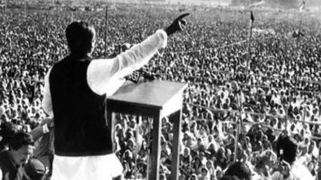 বাংলাদেশের স্বাধীনতা আন্দোলনের নেতা শেখ মুজিবুর রহমান ১৯৭১ সালের ৭ই মার্চ সেই ঐতিহাসিক ভাষণ দিচ্ছেন। (ফাইল ফটো)