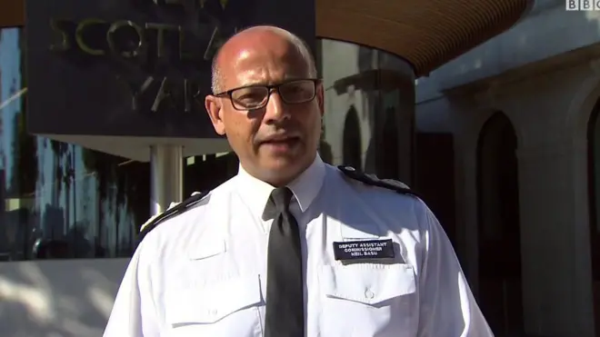 الشرطة تقول إنها تتعامل مع الهجوم باعتباره إرهابيا