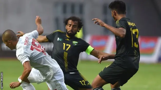 پاکستان فلحال فیفا درجہ بندی میں تاریخی طور پر کم ترین سطح پر ہے۔ 206 ممالک میں سے پاکستان کا 201واں نمبر ہے۔