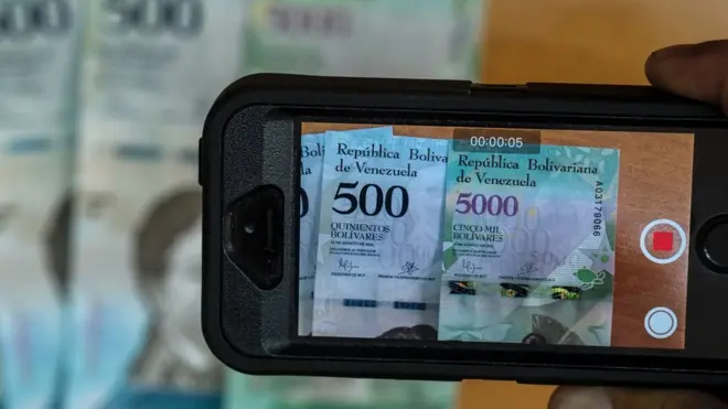 Los nuevos billetes deberían facilitar los pagos a los venezolanos ante la creciente inflación.