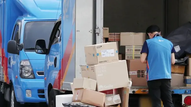 기업들의 어려움 속에 노동자들의 처우가 악화하면서 크리스마스까지 국내 물류 대란이 가속화될 가능성도 있다