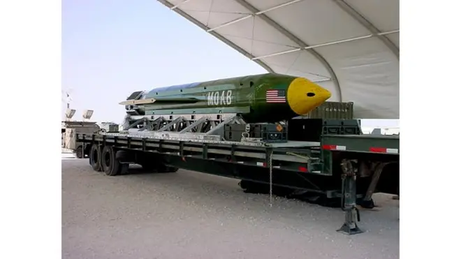 GBU-43/B seperti ini dijatuhkan di kompleks terowongan di distrik Achin, Afghanistan, kata Pentagon.