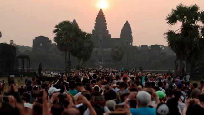 کمبوڈیا کا اینگکور واٹ مندر جس کے کلس سے سورج کو طلوع ہوتے دیکھا جا سکتا ہے