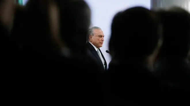 "Para o país, seria a melhor solução ele (Temer) entregar (o cargo) e nós mantermos o conjuntofree bet bonus on registrationforças políticas que estão propondo as reformas que o país tem que fazer", disse Goldman.