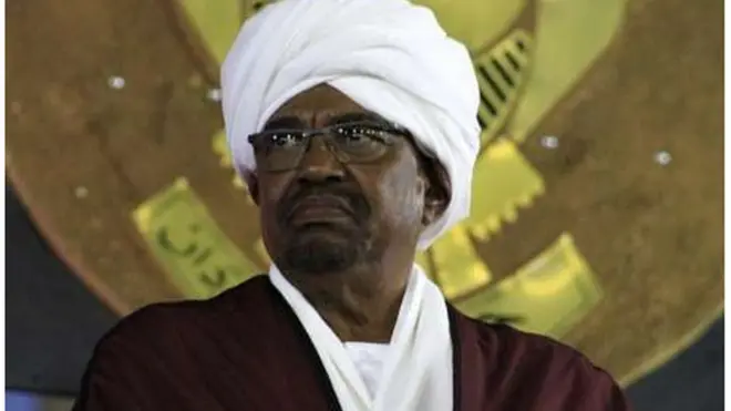 Cumar Al-Bashir waa 73 jir xukunkana wuxu ku qabsaday af-gembi 1989 kii