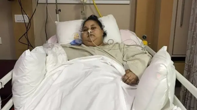 د ایمان کورنۍ وايي، د نوموړې وزن د زېږون پر مهال پنځه کیلوګرامه و او وروسته په ایلیفانټیاس ناروغۍ اخته شوه.