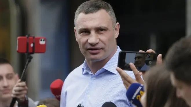 "Пороги Офісу президента не оббиваю". Кличко відповів Зеленському