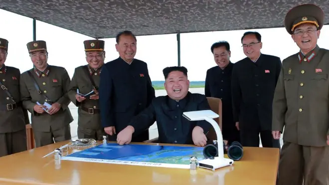 Lãnh tụ Kim Jong-un nói ông sẵn sàng đáp trả bằng vũ khí hạt nhân nếu bị tấn công