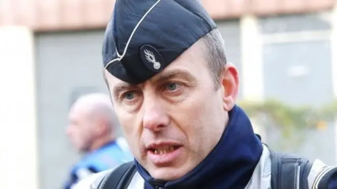 Letnan Kolonel Beltrame menggantikan tempat seorang perempuan yang dijadikan tameng hidup oleh pria bersenjata Redouane Lakdim