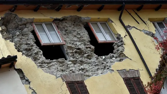 په زلزله کې د ګڼو ودانیو د ویجاړېدو خبر ورکړل شوی