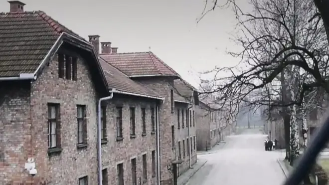 حرر الجيش الأحمر السوفيتي قبل 75 عامًا، معسكر الإبادة أوشفيتز .كان ذلك في نهاية الحرب العالمية الثانية، التي قُتل خلالها 6 ملايين يهودي.