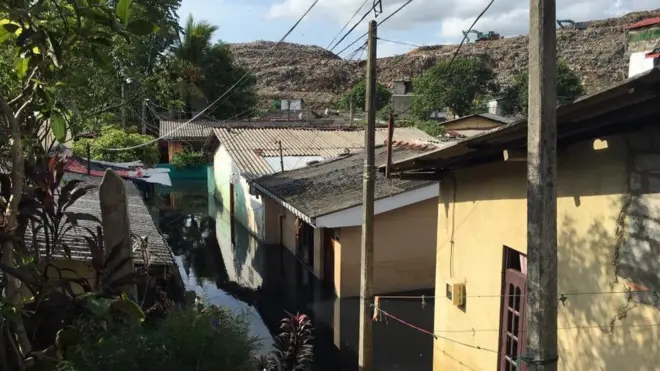 'මිනිස්සු කටකතාවට කියනවා, කුණු කන්ද මේ දවස් වල සුදු වෙලා කියලා'