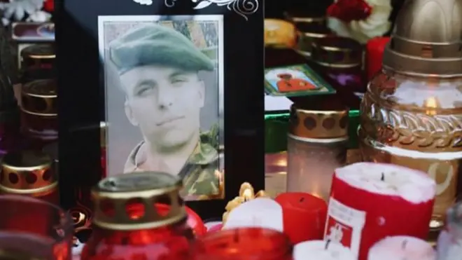 Роман Бондаренко был задержан людьми в штатском и позже скончался в больнице.