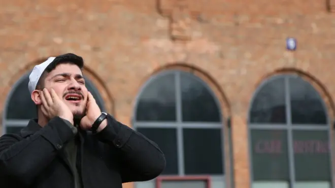 Panggilan salat atau Azan dikumandangkan oleh muazin, biasanya denganpengeras suara yang dipasang di menara masjid.