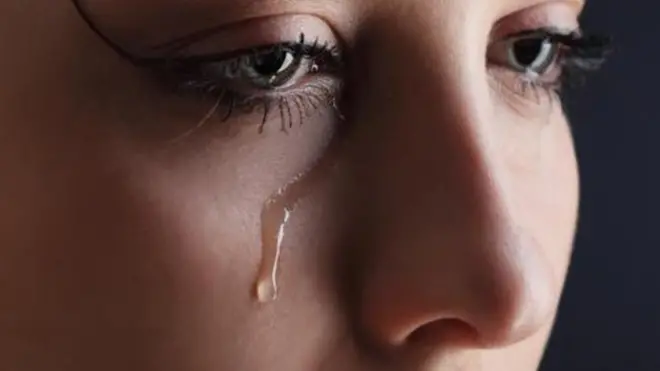 دلایل گریه همچنان عمدتاً در پرده ابهام اند