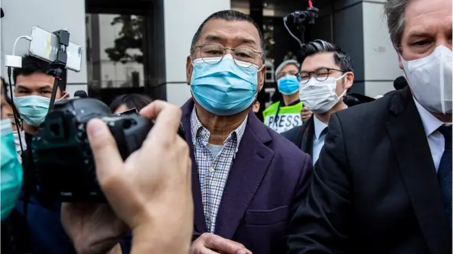 黎智英离开警署时没有回应媒体任何提问。