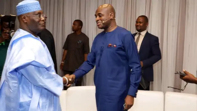 Atiku Abubakar of Peoples Democratic Party dey shake Kingsley Moghalu presidential candidate of Young Progressives Party