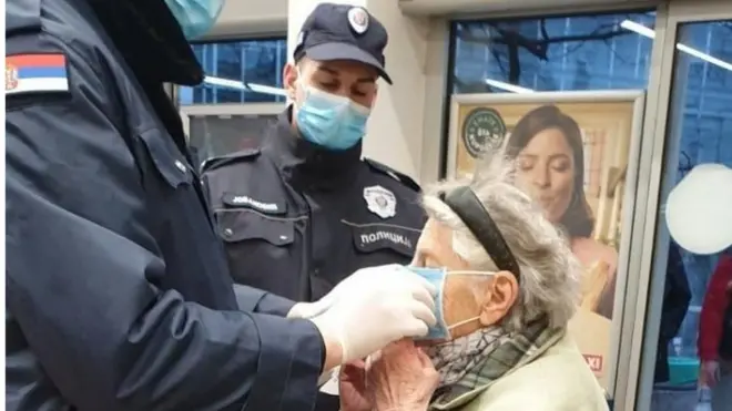 Ljudima starijim od 65 godina je zabranjeno da izlaze od srede 18. marta