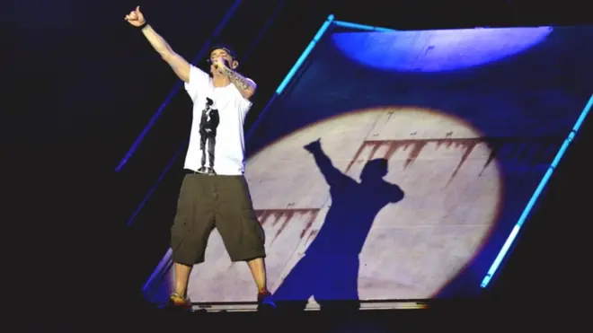 Eminem berpendapat karyanya Lose Yourself digunakan oleh Partai Nasional, sementara partai ini membantahnya dengan alasan membelinya dari sebuah perpustakaan musik.