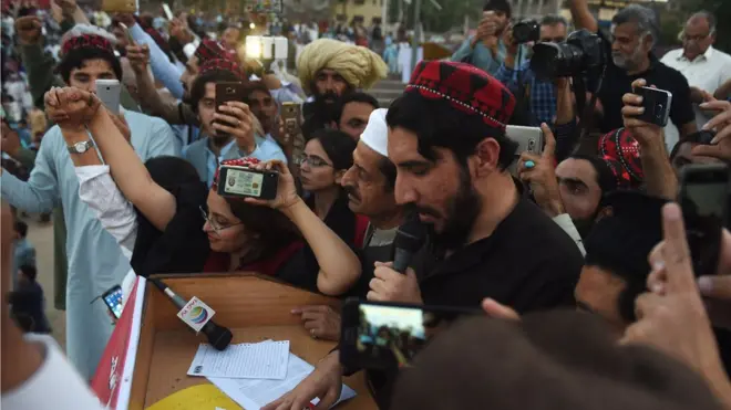 واشنګټن پوسټ ورځپانه وايي، اوس د دې مهال را رسېدلى چې پاکستاني جنرالان د خپلو گټو پر ځاى د قانون واکمني ته لومړيتوب ورکړي.