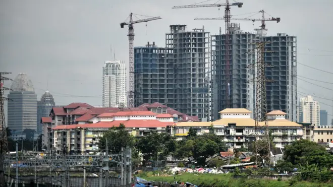 Pemerintah semakin mengandalkan pendapatan pajak untuk pembangunan.