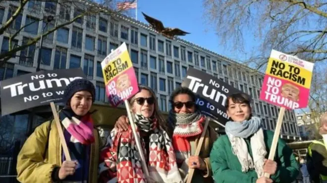 Haween ku mudaharaadaya Madaxweyne Donald Trump