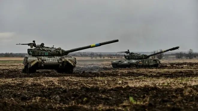 Ukrainian tanks outside Bakhmut