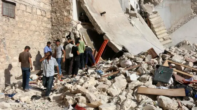 В восточных частях Алеппо, удерживаемых повстанцами, проживает не менее 250 тысяч человек