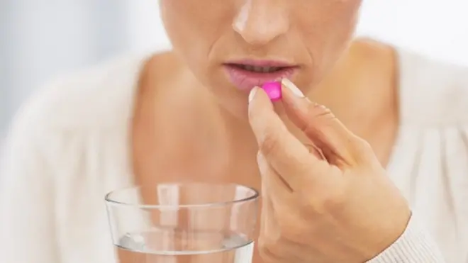 英国的有识之士警告，脱欧后想与美国达成自贸协议，英国将会被逼迫先吞下特朗普设计的一颗"毒丸"。