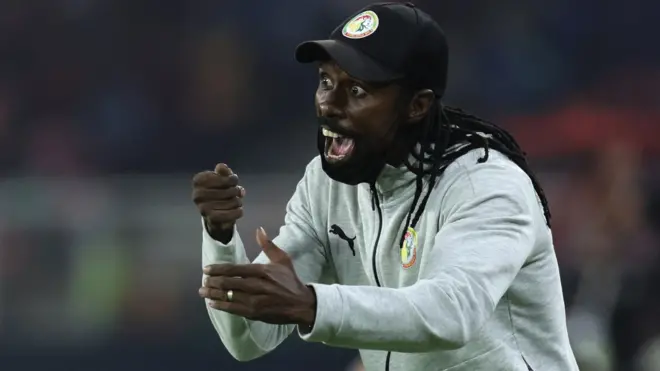 L'entraîneur du Sénégal Aliou Cissé sur le banc de touche.