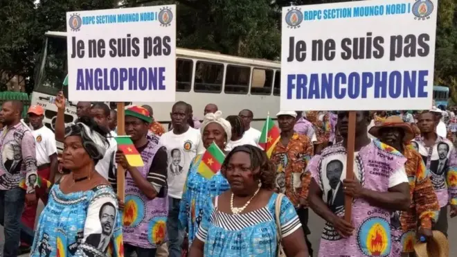 Femmes cameounaises qui manifestent