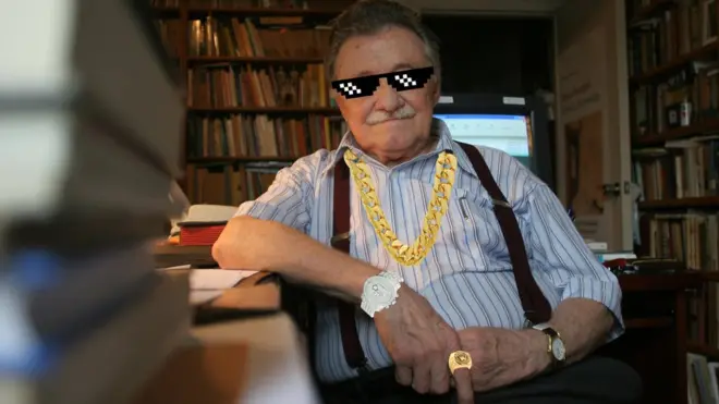 En un poema clásico o en una canción de reggaetón. La lírica se encuentra hasta en los lugares más insospechados.