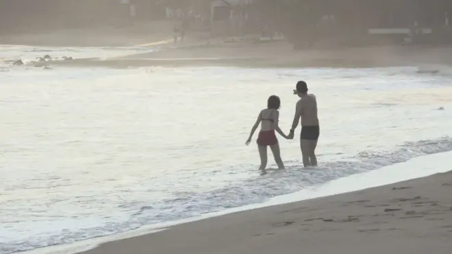 විදේශීය සංචාරකයන් මුහුණ දෙන හිරිහැර පිළිබඳව නිතරම මිරිස්සෙන් වාර්තා වෙයි.