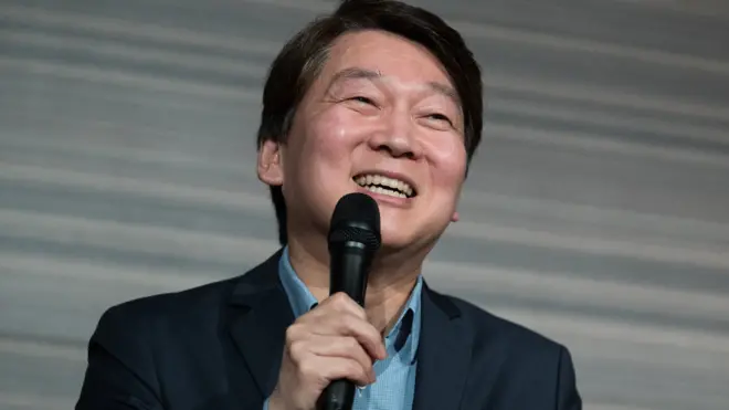 바른미래당 안철수 서울시장 예비후보가 13일 서울 서대문구 연세대학교 새천년관에서 '청년, 그리고 미래 일자리'를 주제로 강연하고 있다