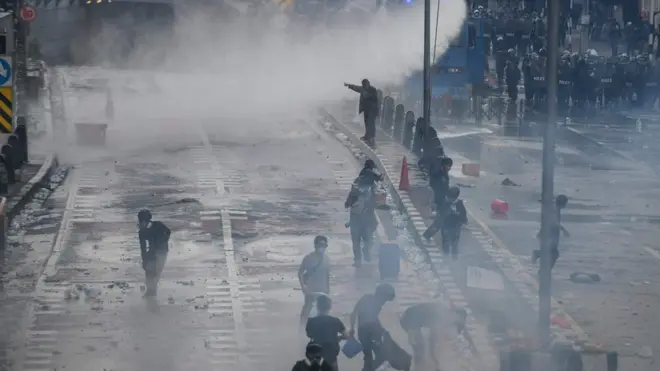 สภาพบริเวณแยกดินแดงในช่วงท้าย ๆ ของการปฏิบัติการของเจ้าหน้าที่เพื่อสกัดกันการชุมนุม "เยาวชนปลดแอก"