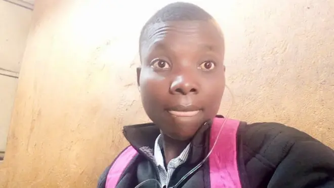 Maumbile ya Sidney Etemesi yamekuwa changamoto kubwa katika uhusiano wake na watu wengine katika jamii.