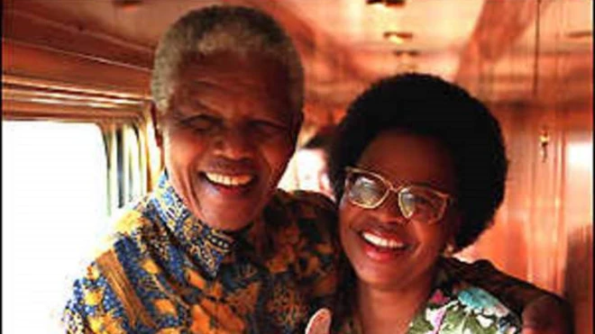 نېلسن منډېلا او مېرمن يي ګریسا مارشل