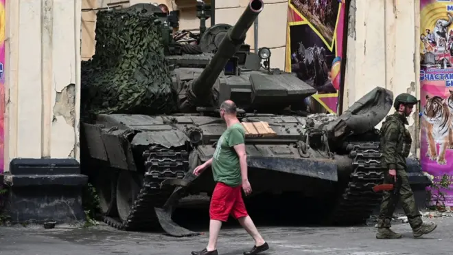 Військова техніка на вулицях російського Ростова