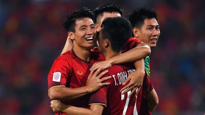 Việt Nam vượt qua Philippines ở bán kết AFF Cup